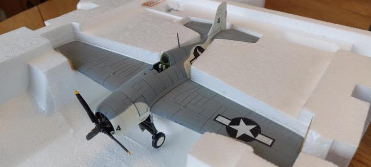 Franklin Mint Armour 1/48 GRUMMAN F-4F WILDCAT ref B11E739, Verzamelen, Luchtvaart en Vliegtuigspotten, Zo goed als nieuw, Schaalmodel