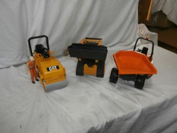 Bruder CAT rups Bobcat, wals, Ausa dumper en speelfiguur beschikbaar voor biedingen