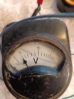 een oude analoog voltmeter, Ophalen of Verzenden