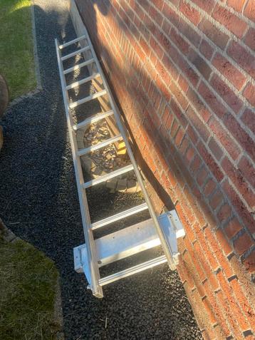 Aluminium trap schuurzolder met bevestiging beschikbaar voor biedingen