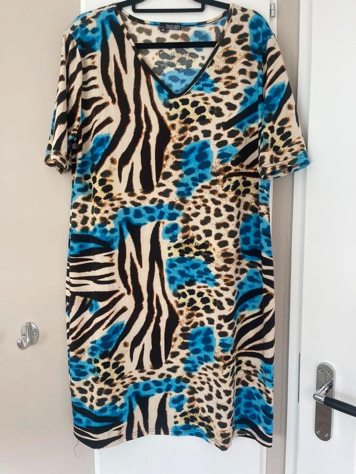 Norah travelstof luipaard print  jurk maat 44, Kleding | Dames, Jurken, Zo goed als nieuw, Maat 42/44 (L), Zwart, Knielengte, Ophalen of Verzenden