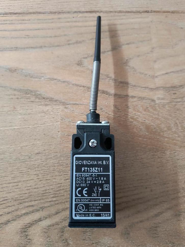 Eindschakelaar / Switch met Staaf - Giovenzana FT135Z11, Doe-het-zelf en Verbouw, Elektra en Kabels, Ophalen of Verzenden