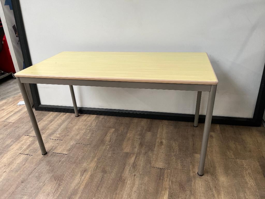 Simpele kantine tafel (70x140), Huis en Inrichting, Bureaus, In hoogte verstelbaar, Ophalen of Verzenden