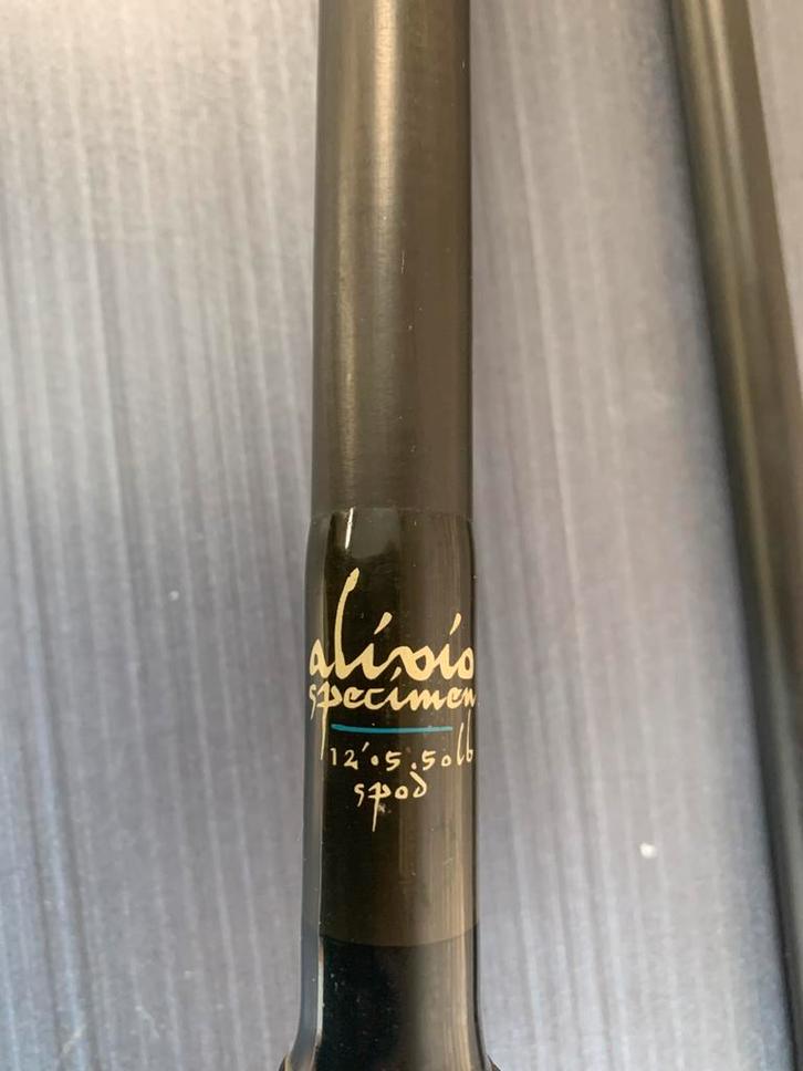 Shimano Alivio 12ft 5.5lbs + Witchwood 7500 dispatch spodset, Watersport en Boten, Hengelsport | Karpervissen, Ophalen of Verzenden