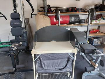 kooktafeltje en kastje (2 pits kookplaatje) voor in tent beschikbaar voor biedingen