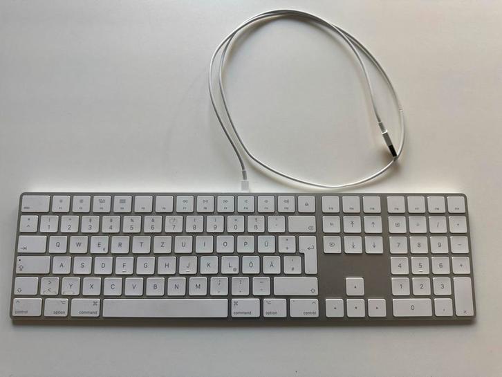 Apple Magic Keyboard met Numeriek Toetsenblok (QWERTZ), Computers en Software, Toetsenborden, Gebruikt, Qwerty, Bedraad, Ophalen