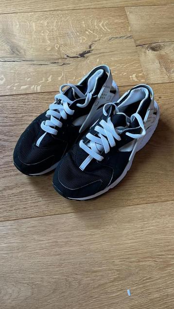 NIKE Huarache maat 38 voor 15 euro. beschikbaar voor biedingen