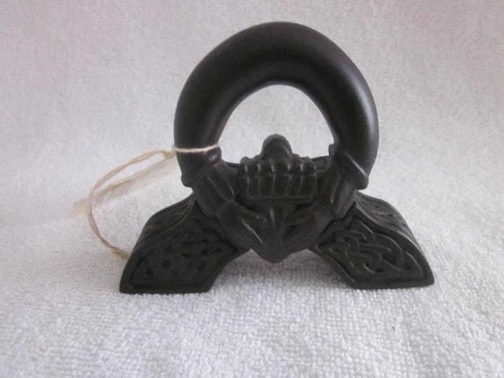 The Claddagh Ring turf uit de oude veengebieden van Ierland., Antiek en Kunst, Kunst | Beelden en Houtsnijwerken, Ophalen of Verzenden