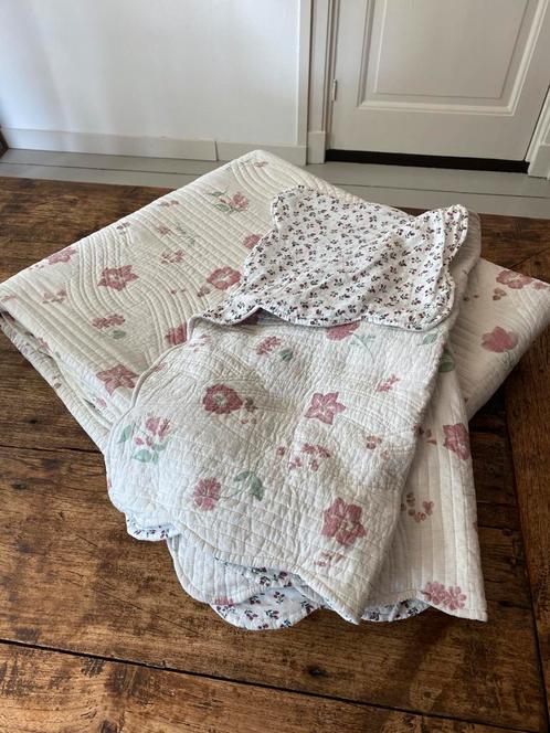 Brocante Franse plaid/quilt/sprei - roze gebloemd 2 zijdig, Antiek en Kunst, Antiek | Kleden en Textiel, Ophalen of Verzenden