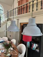 Twee hanglampen grijs, Huis en Inrichting, Lampen | Hanglampen, Ophalen of Verzenden, Zo goed als nieuw, Minder dan 50 cm