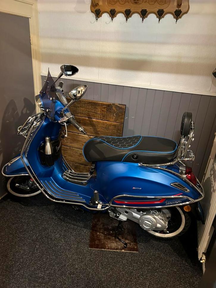 Tekoop vespa sprint snor, Fietsen en Brommers, Snorfietsen en Snorscooters, Zo goed als nieuw, Vespa, Benzine, Ophalen