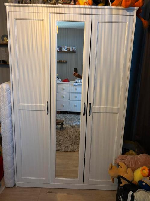 Songesand kledingkast, Huis en Inrichting, Kasten | Kledingkasten, Gebruikt, 150 tot 200 cm, 100 tot 150 cm, 50 tot 75 cm, Met deur(en)
