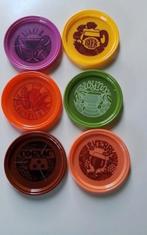 💐6 ONDERZETTERS IN VROLIJKE KLEUREN JAREN 70, Ophalen of Verzenden, Zo goed als nieuw, Glas of Kopje