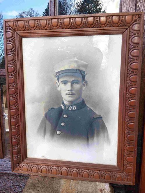 Prachtig foto lijst met soldaat ww1, Verzamelen, Militaria | Algemeen, Overige soorten, Foto of Poster, Overige gebieden, Verzenden