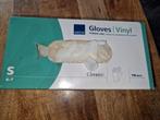Doos met 100 stuks Abena Vinyl Classic handschoenen., Diversen, Ophalen of Verzenden, Zo goed als nieuw