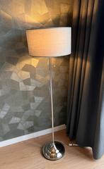 IKEA Årstid staande lamp met licht grijze lampenkap, Huis en Inrichting, Lampen | Vloerlampen, 150 tot 200 cm, Gebruikt, Metaal