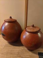 Twee Aardewerk Potten met Deksel, Ophalen