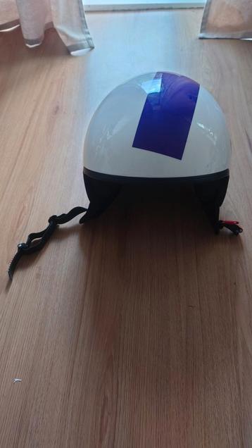  Scooterhelm met L-sticker beschikbaar voor biedingen