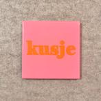 Decoratie tegeltje wandtegel Kusje roze oranje, Ophalen of Verzenden, Gebruikt