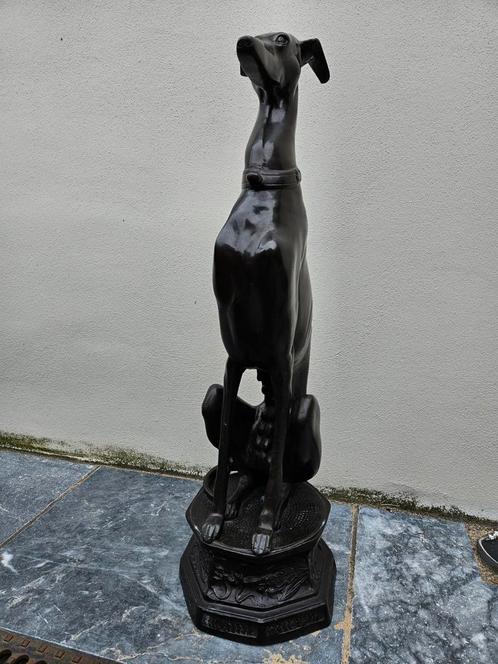 Bronzen Hazewindhond.  80cm hoog. 17kg zwaar., Tuin en Terras, Tuinbeelden, Zo goed als nieuw, Metaal, Ophalen