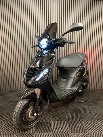 PIAGGIO ZIP 4T 3V 2020 BROM FULL OPTION GLANS ZWART beschikbaar voor biedingen