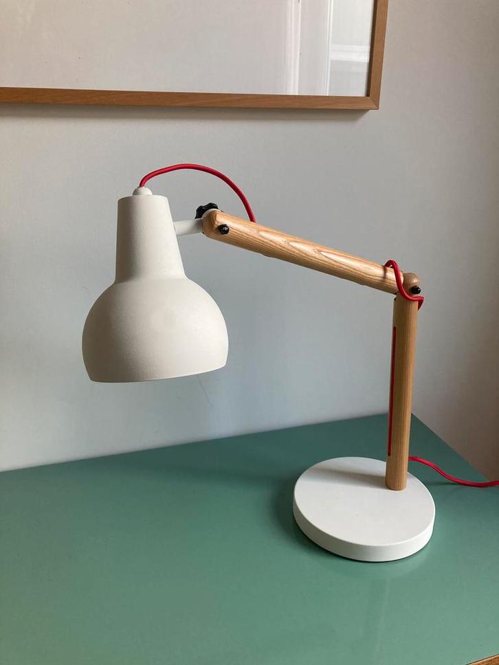 Zuiver Study tafellamp | Wit - rood - hout, Huis en Inrichting, Lampen | Tafellampen, Zo goed als nieuw, Minder dan 50 cm, Stof