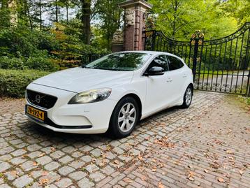 Volvo V40 1.6 D2 Summum, Vol opties,APK 7-26, Erg nette auto beschikbaar voor biedingen