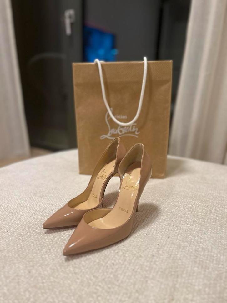Christian Louboutin Iriza 100 - Maat 35, Kleding | Dames, Schoenen, Zo goed als nieuw, Beige, Ophalen