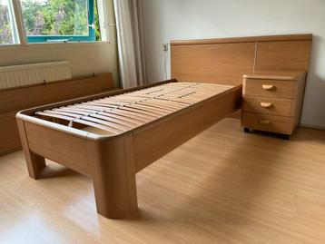 Bed 90 X 200. Hoogte 48 cm beschikbaar voor biedingen
