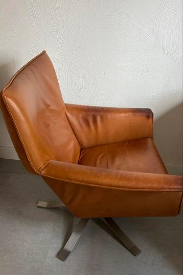 Design on Stock Djenne Draaifauteuil beschikbaar voor biedingen