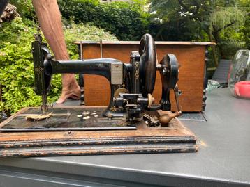 Antieke Singer Naaimachine met Houten Kastje - Decoratief It beschikbaar voor biedingen