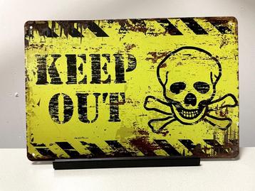 KEEP OUT , metalen tekstbord (Old Look) beschikbaar voor biedingen