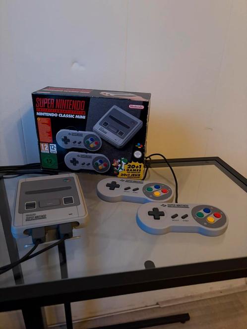 Super Nintendo mini (incl doos), Spelcomputers en Games, Spelcomputers | Nintendo Super NES, Zo goed als nieuw, Met 2 controllers