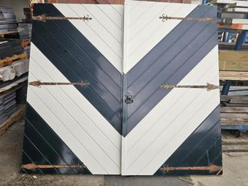 61 - Hardhouten garagedeuren, schuurdeuren beschikbaar voor biedingen