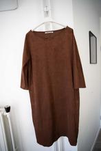 Suède look bruine jurk Vanilia maat 40, Kleding | Dames, Knielengte, Maat 38/40 (M), Ophalen of Verzenden, Bruin