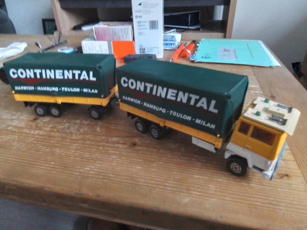 Ford combinatie continental, Hobby en Vrije tijd, Modelauto's | 1:50, Matchbox, M, Ophalen of Verzenden, Zo goed als nieuw