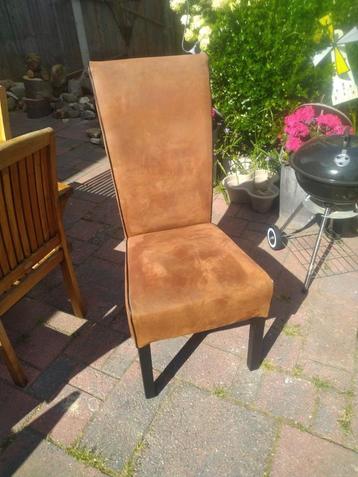 4 stoelen cognac kleur met zwarte poten. beschikbaar voor biedingen