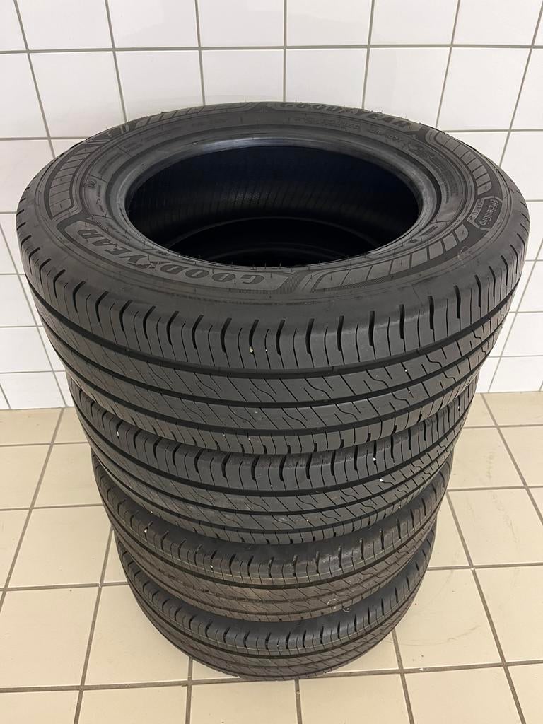 Nieuwe 215 65 16 C Bridgestone OF Goodyear 215 60 17 C, Auto-onderdelen, Banden en Velgen, Ophalen, 16 inch, Nieuw, Band(en)