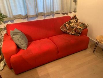 rood stoffen bankstel beschikbaar voor biedingen