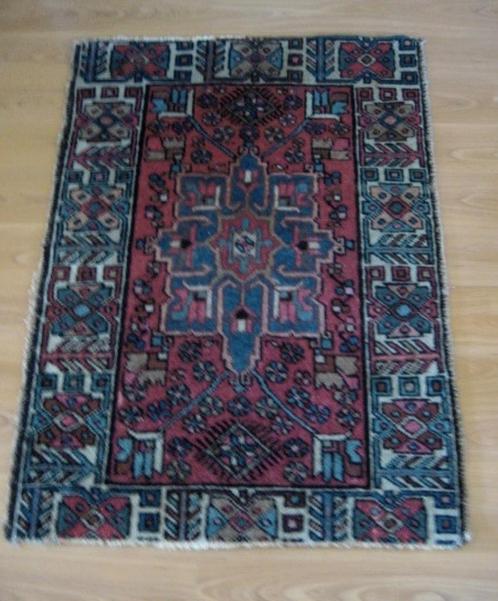 KLEIN OUD PERSISCH KLEEDJE ,LEUK DESSIN EN KLEUREN, Antiek en Kunst, Antiek | Kleden en Textiel, Ophalen of Verzenden
