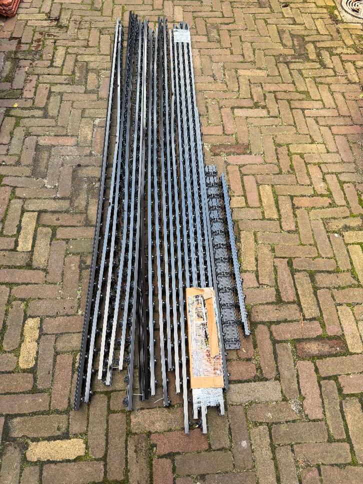 X-clip system rails voor gevelbekleding 230 cm, 64mm & 68mm, Doe-het-zelf en Verbouw, IJzerwaren en Bevestigingsmiddelen, Zo goed als nieuw