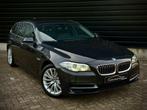 Bmw 5-serie Touring 520i Luxury Ed. VIRTUAL|COMFORTSEAT|MEMO, Auto's, Automaat, Achterwielaandrijving, Gebruikt, Euro 6