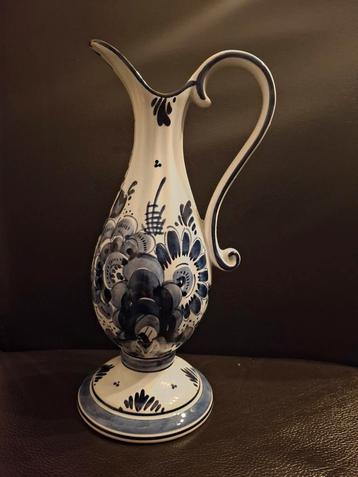 Delfts Blauw Vaasje / Karaaf beschikbaar voor biedingen