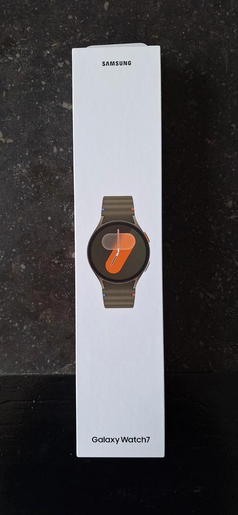 Nieuw Samsung galaxy watch 7 gesealde verpakking, Sieraden, Tassen en Uiterlijk, Smartwatches, Zo goed als nieuw, Android, Zwart