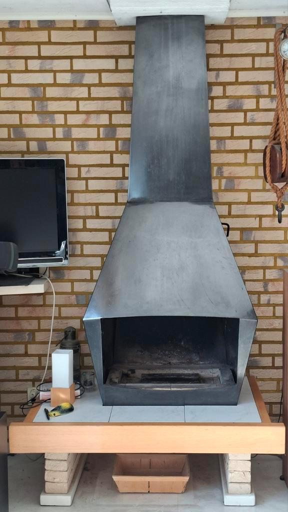 Les Foyers DON-BAR 7007 met verplaatsbare tafel., Huis en Inrichting, Haarden, Gebruikt, Houthaard, Ophalen