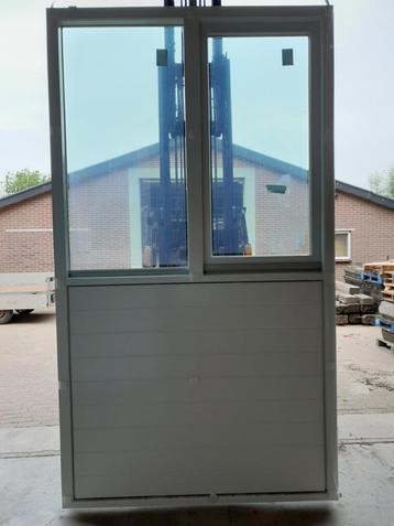 aantal hardhouten gevelkozijnen nieuw incl draaikiepraam en  beschikbaar voor biedingen