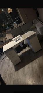 Manicure tafel met afzuigsysteem., Huis en Inrichting, Ophalen