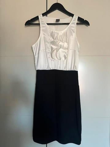 Feestjurkje mt xs beschikbaar voor biedingen