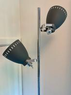 Staande lamp met antresiet grijze kappen van Loods5, Huis en Inrichting, Lampen | Vloerlampen, Ophalen