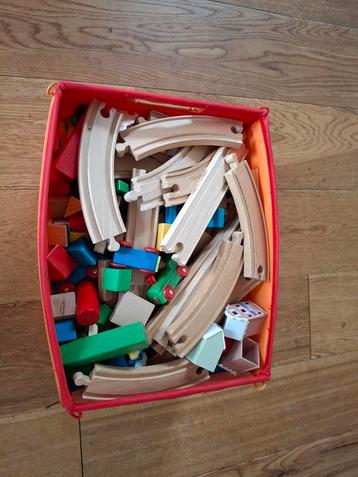 Grote houten treinbaan eichhorn e.a. beschikbaar voor biedingen